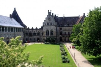 fietsverhuur_badbentheim_kasteel_binnenplaats